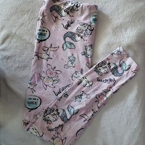 Leggings with "dont believe in humans" print